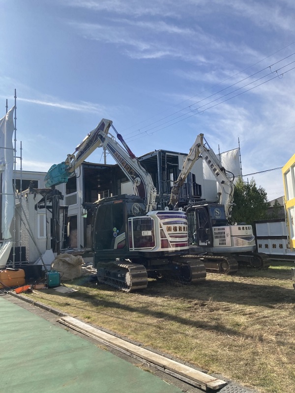 いよいよ旧展示場、解体開始！(;_;)サムネイル画像
